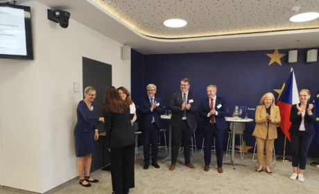 Slavnostní předání certifikátů absolventům přípravného kurzu na kariéru v institucích EU